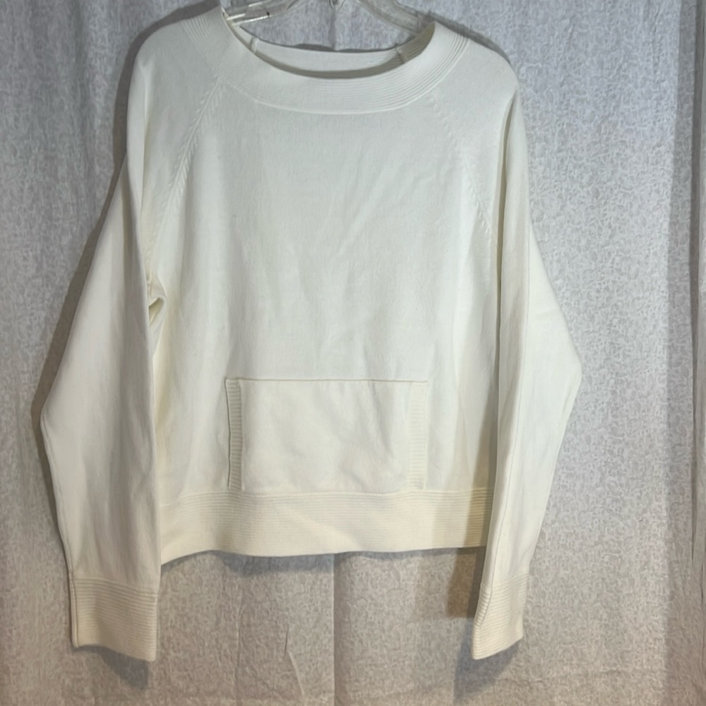 NWT tags women’s XL Fieldgear sweater with front pocket.